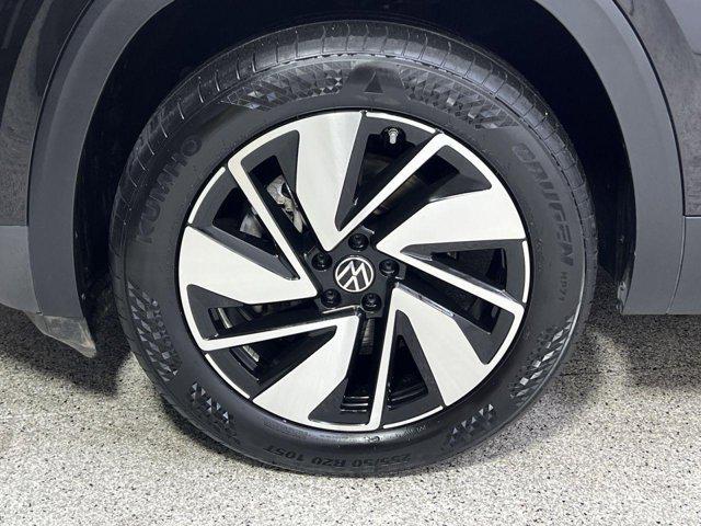 used 2024 Volkswagen Atlas car, priced at $32,000