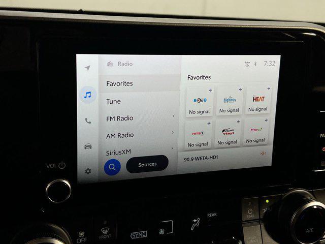 used 2024 Toyota Highlander car, priced at $33,500