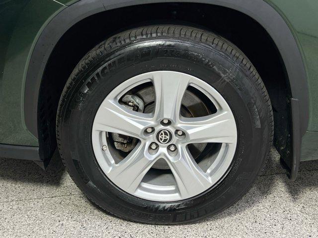 used 2024 Toyota Highlander car, priced at $33,500