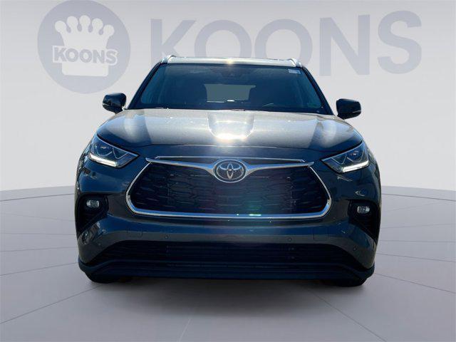 new 2025 Toyota Highlander car, priced at $51,593