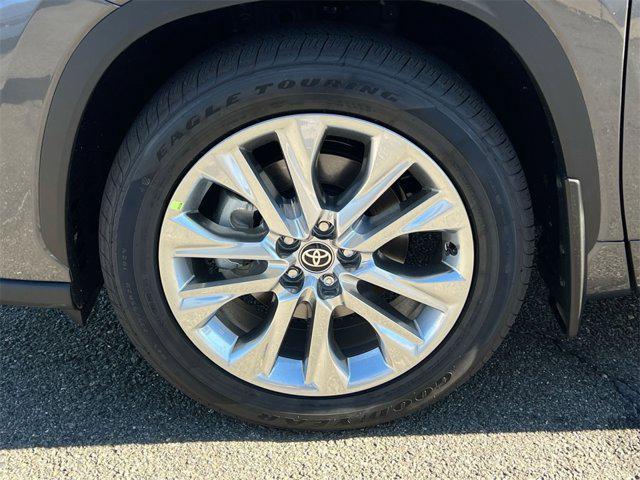 new 2025 Toyota Highlander car, priced at $51,593