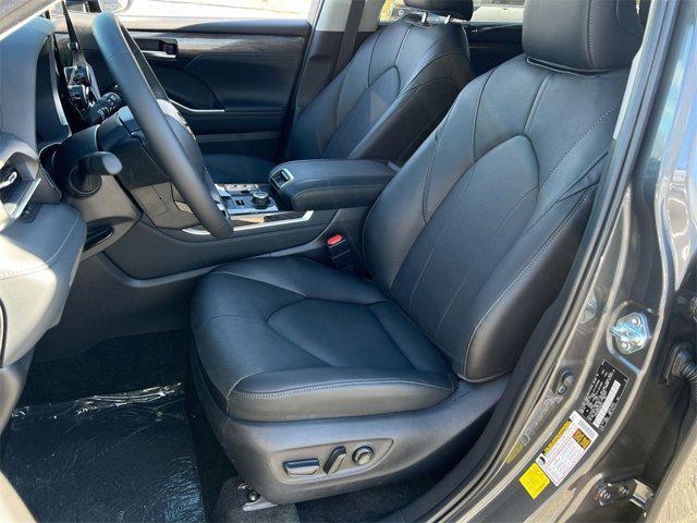 new 2025 Toyota Highlander car, priced at $51,593
