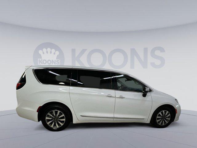 used 2023 Chrysler Pacifica Hybrid car, priced at $29,000