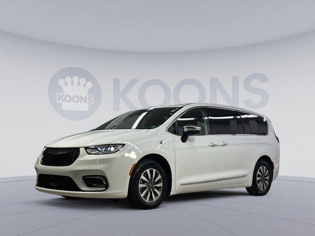used 2023 Chrysler Pacifica Hybrid car, priced at $29,000