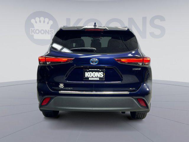 used 2020 Toyota Highlander Hybrid car, priced at $30,000