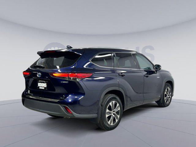 used 2020 Toyota Highlander Hybrid car, priced at $30,000