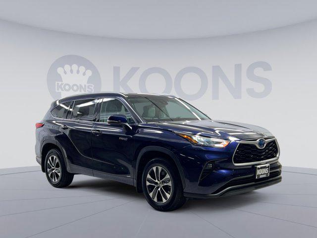 used 2020 Toyota Highlander Hybrid car, priced at $30,000