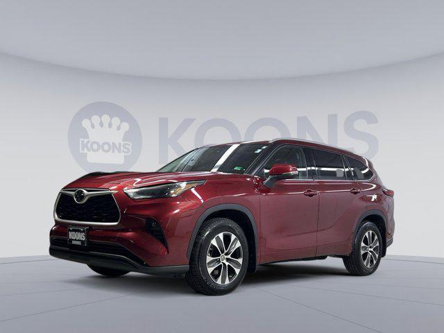 used 2022 Toyota Highlander car, priced at $31,300