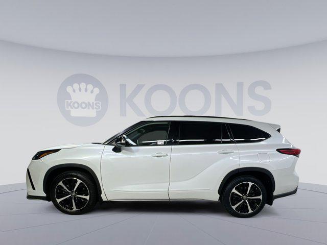 used 2022 Toyota Highlander car, priced at $34,000