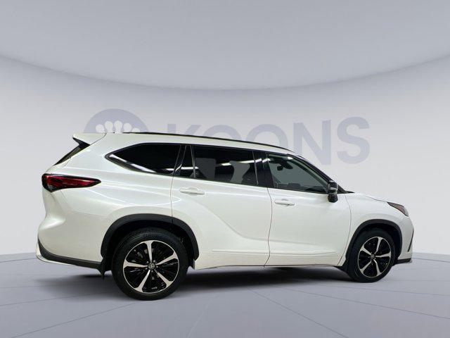 used 2022 Toyota Highlander car, priced at $34,000