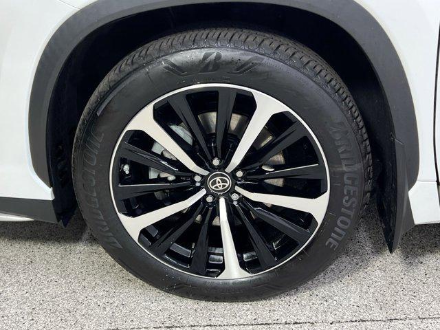 used 2022 Toyota Highlander car, priced at $34,000