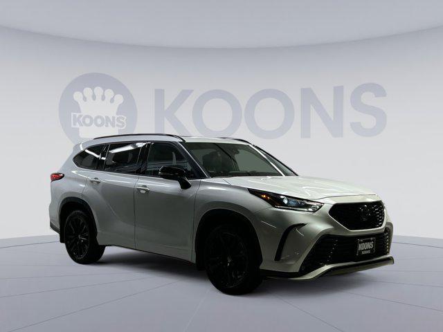 used 2023 Toyota Highlander car, priced at $38,000