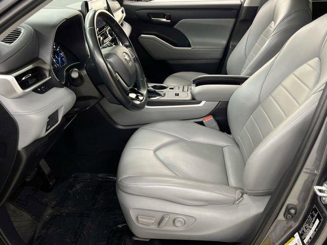 used 2021 Toyota Highlander Hybrid car, priced at $32,500