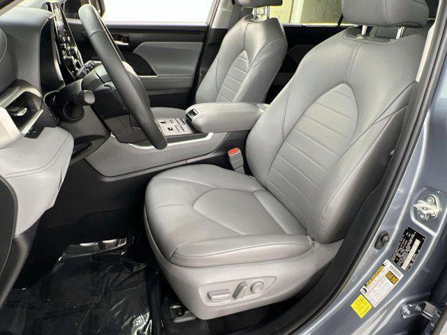 used 2022 Toyota Highlander car, priced at $39,500