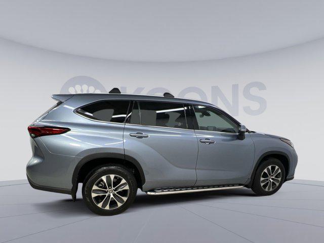 used 2022 Toyota Highlander car, priced at $39,500