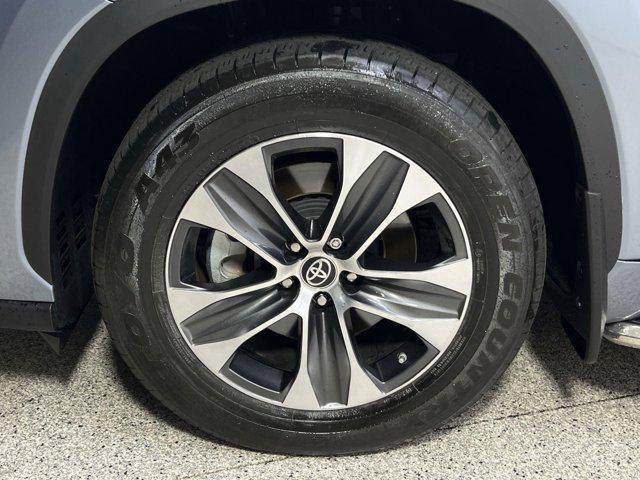 used 2022 Toyota Highlander car, priced at $39,500