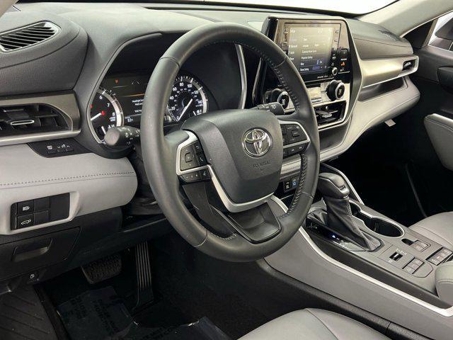 used 2022 Toyota Highlander car, priced at $39,500
