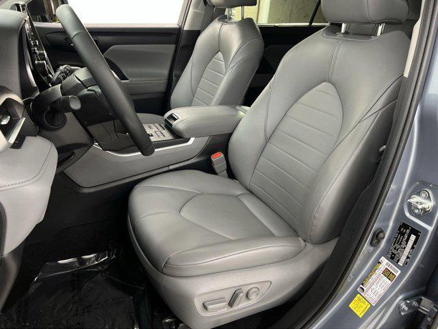 used 2022 Toyota Highlander car, priced at $39,500