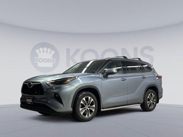 used 2022 Toyota Highlander car, priced at $40,000