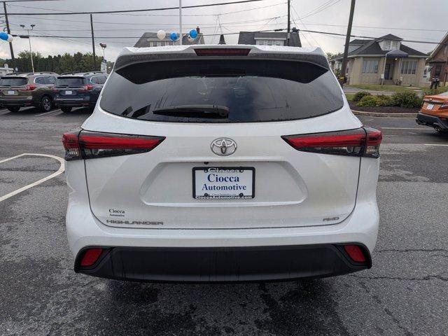 used 2022 Toyota Highlander car, priced at $26,995