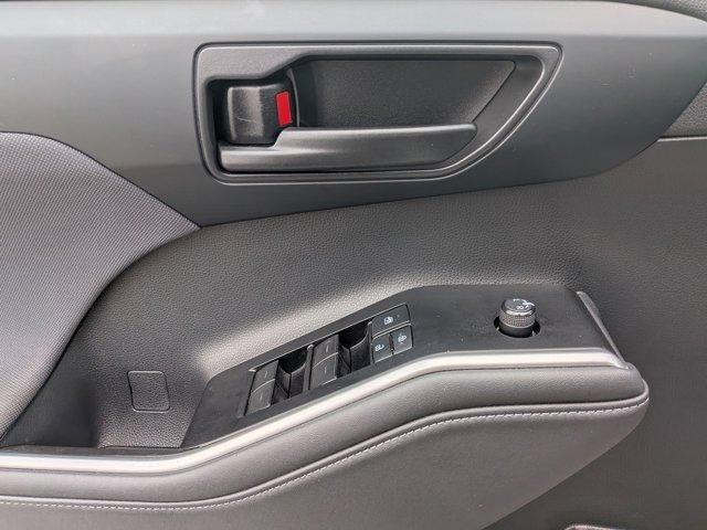 used 2022 Toyota Highlander car, priced at $26,995
