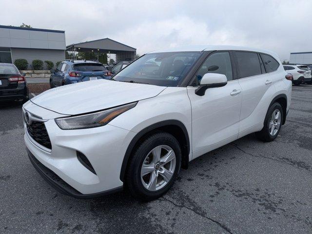 used 2022 Toyota Highlander car, priced at $26,995