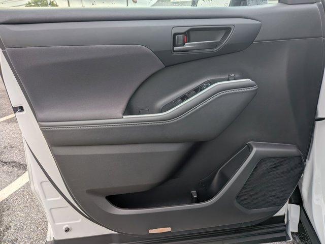 used 2022 Toyota Highlander car, priced at $26,995