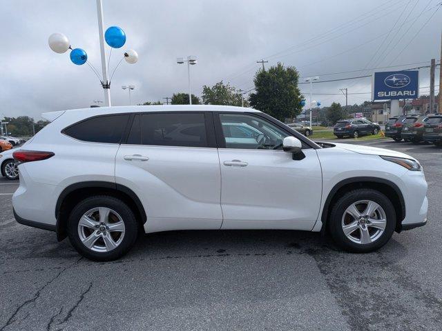 used 2022 Toyota Highlander car, priced at $26,995