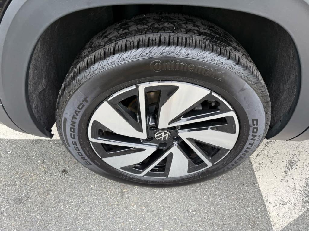 used 2025 Volkswagen Atlas car, priced at $39,495