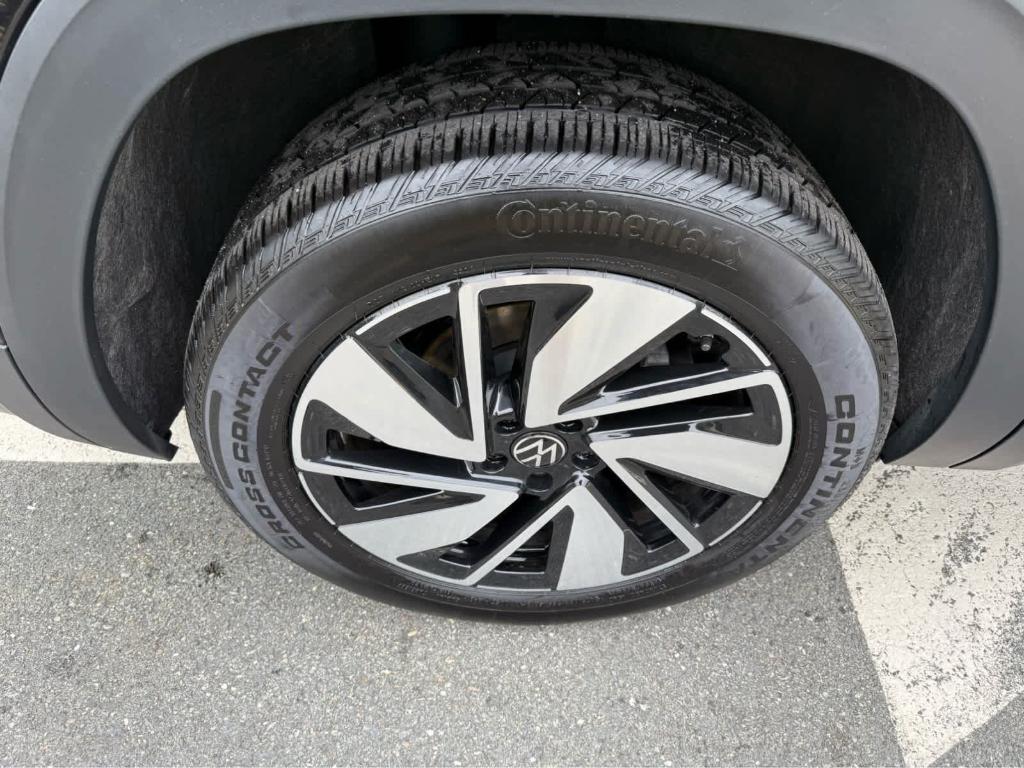 used 2025 Volkswagen Atlas car, priced at $36,995