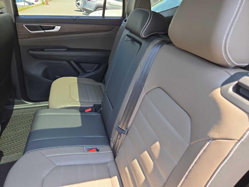 new 2025 Volkswagen Atlas car, priced at $45,384