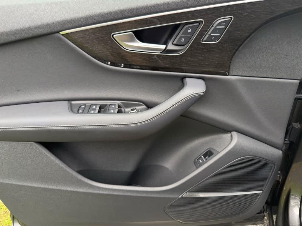 used 2025 Audi Q7 car, priced at $57,995