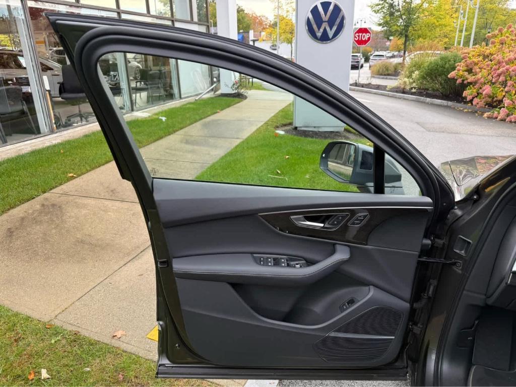 used 2025 Audi Q7 car, priced at $57,995