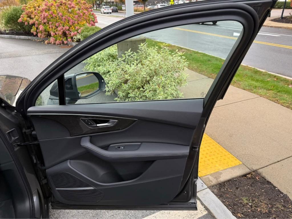 used 2025 Audi Q7 car, priced at $57,995