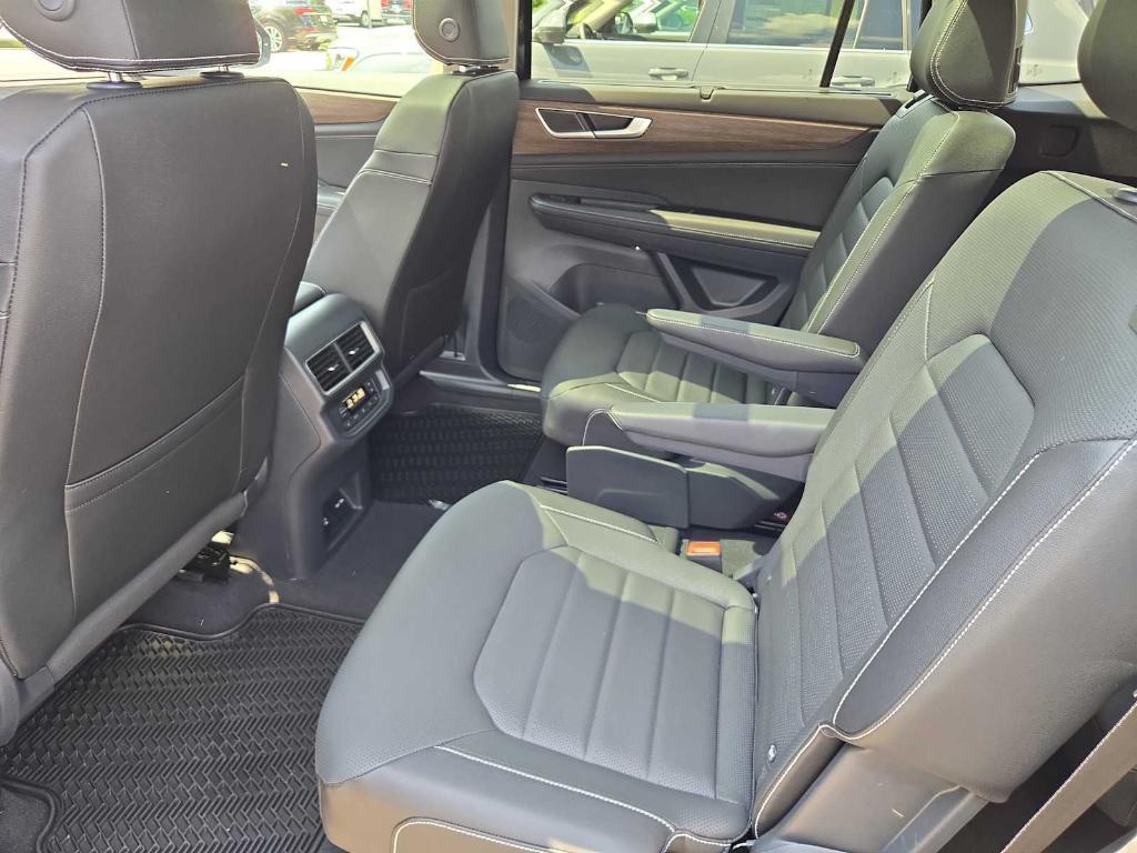 new 2025 Volkswagen Atlas car, priced at $46,307