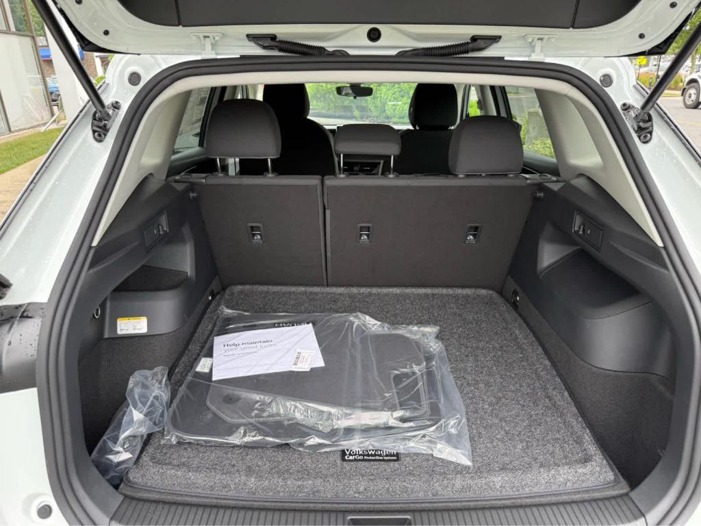 new 2025 Volkswagen Tiguan car, priced at $31,317