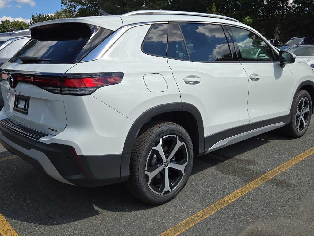 new 2025 Volkswagen Tiguan car, priced at $35,084