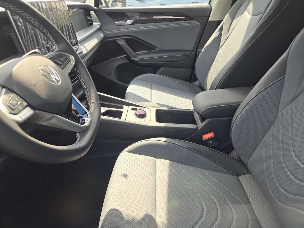new 2025 Volkswagen Tiguan car, priced at $34,084
