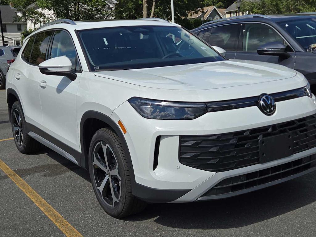 new 2025 Volkswagen Tiguan car, priced at $34,084
