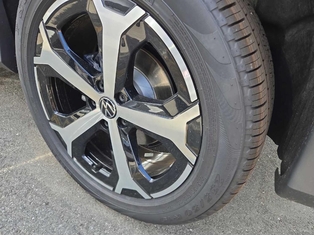 new 2025 Volkswagen Tiguan car, priced at $34,084