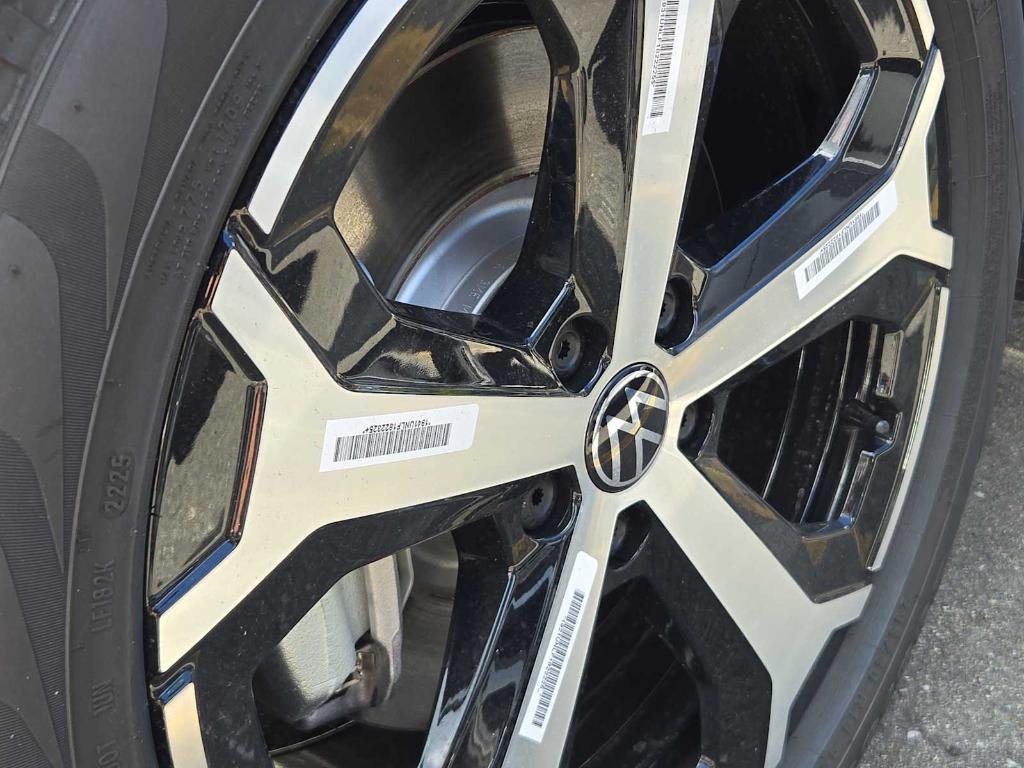 new 2025 Volkswagen Tiguan car, priced at $34,084