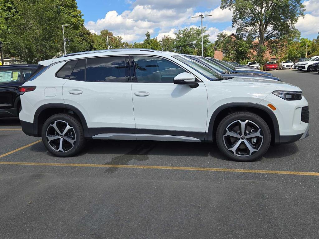 new 2025 Volkswagen Tiguan car, priced at $34,084