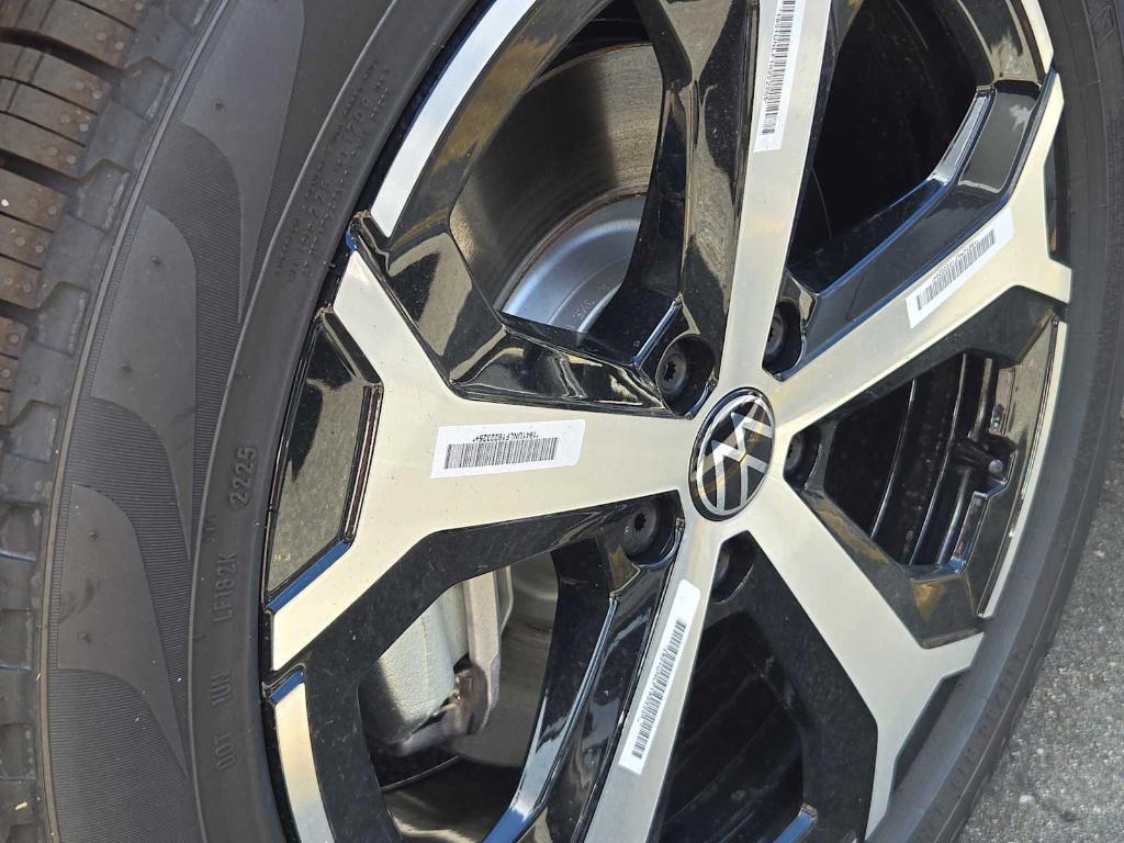 new 2025 Volkswagen Tiguan car, priced at $34,084