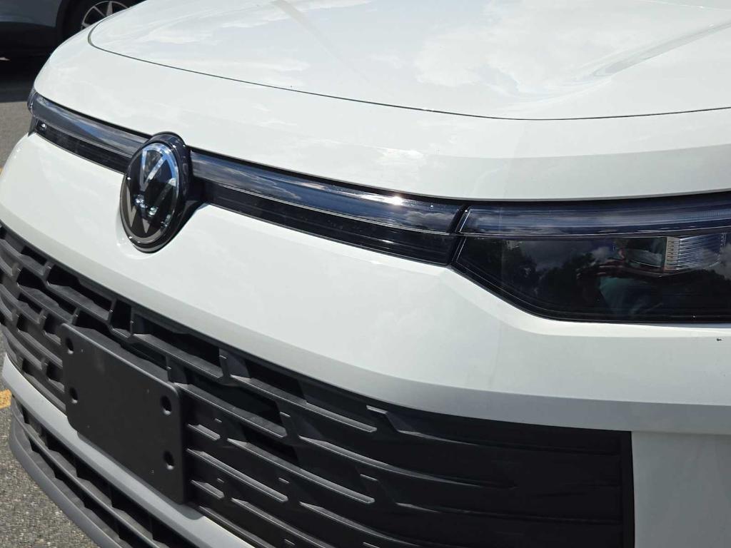 new 2025 Volkswagen Tiguan car, priced at $34,084