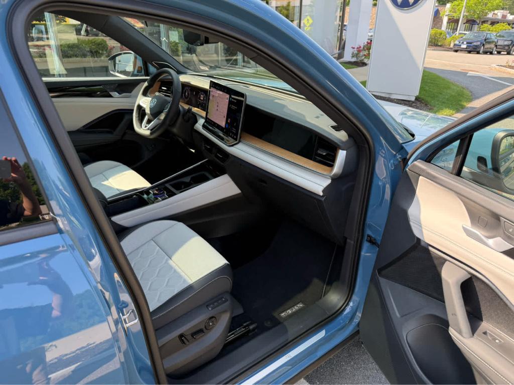 new 2025 Volkswagen Tiguan car, priced at $40,968
