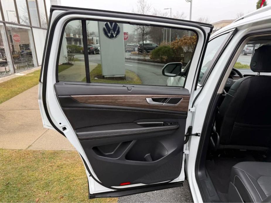 used 2024 Volkswagen Atlas car, priced at $40,995