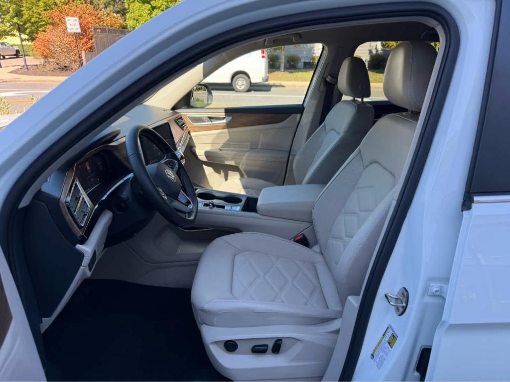 used 2024 Volkswagen Atlas car, priced at $35,295