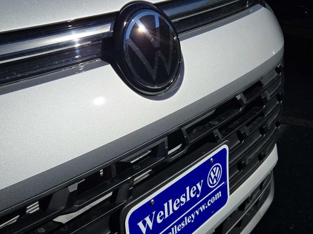 new 2025 Volkswagen Tiguan car, priced at $34,084