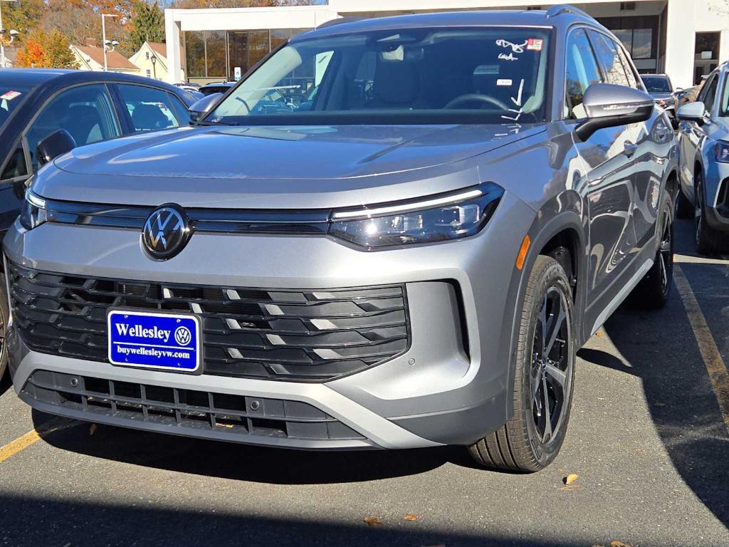 new 2025 Volkswagen Tiguan car, priced at $34,084
