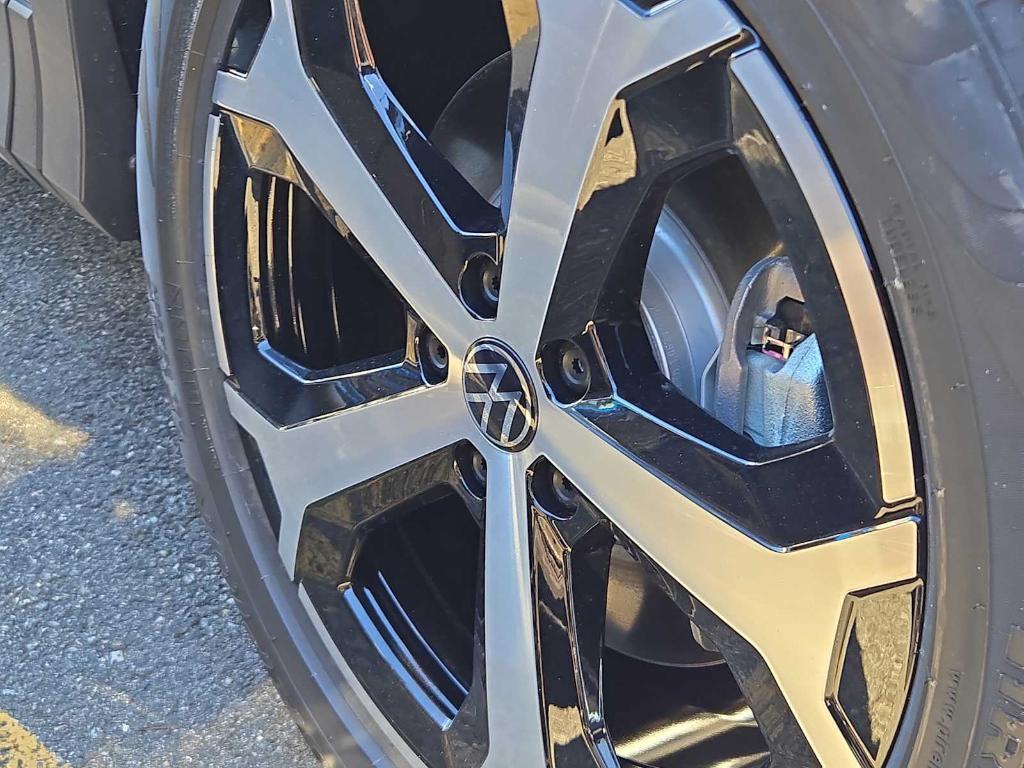 new 2025 Volkswagen Tiguan car, priced at $34,084